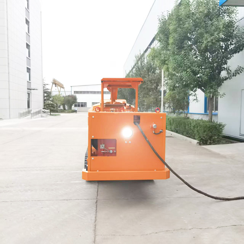 Chargeur de roches à déchargement latéral efficace