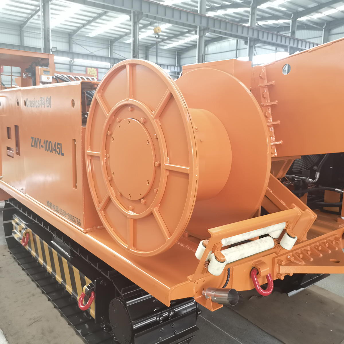 جرافة مجنزرة لحفر الأتربة جرافة مجنزرة لحفر الأتربة