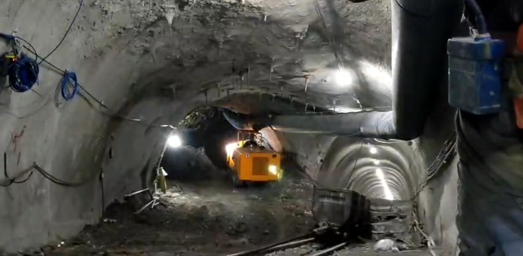 รถตักดินดีเซลแบบด้านข้าง