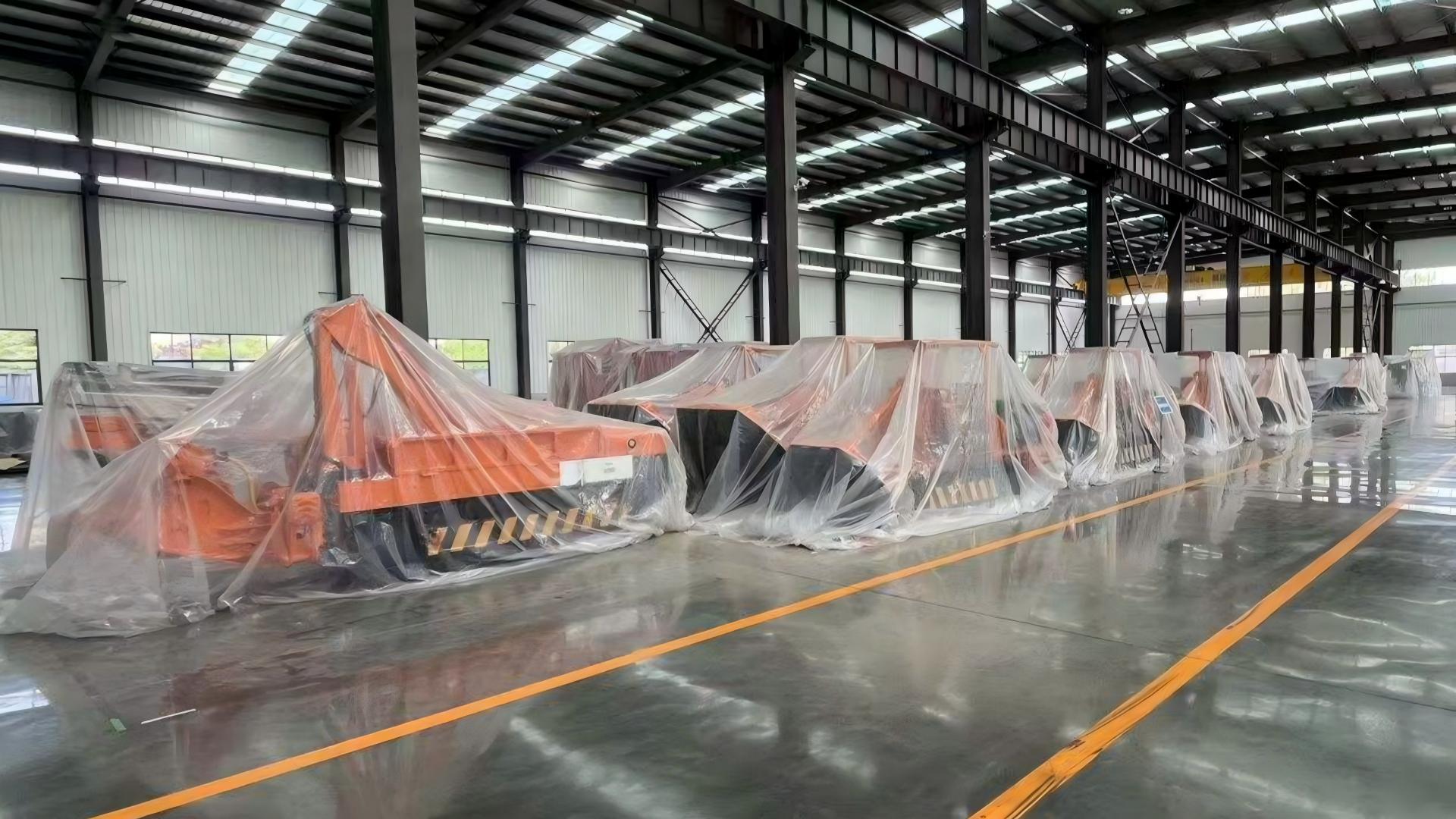 รถตักหินขนถ่ายด้านข้างเหมืองถ่านหิน