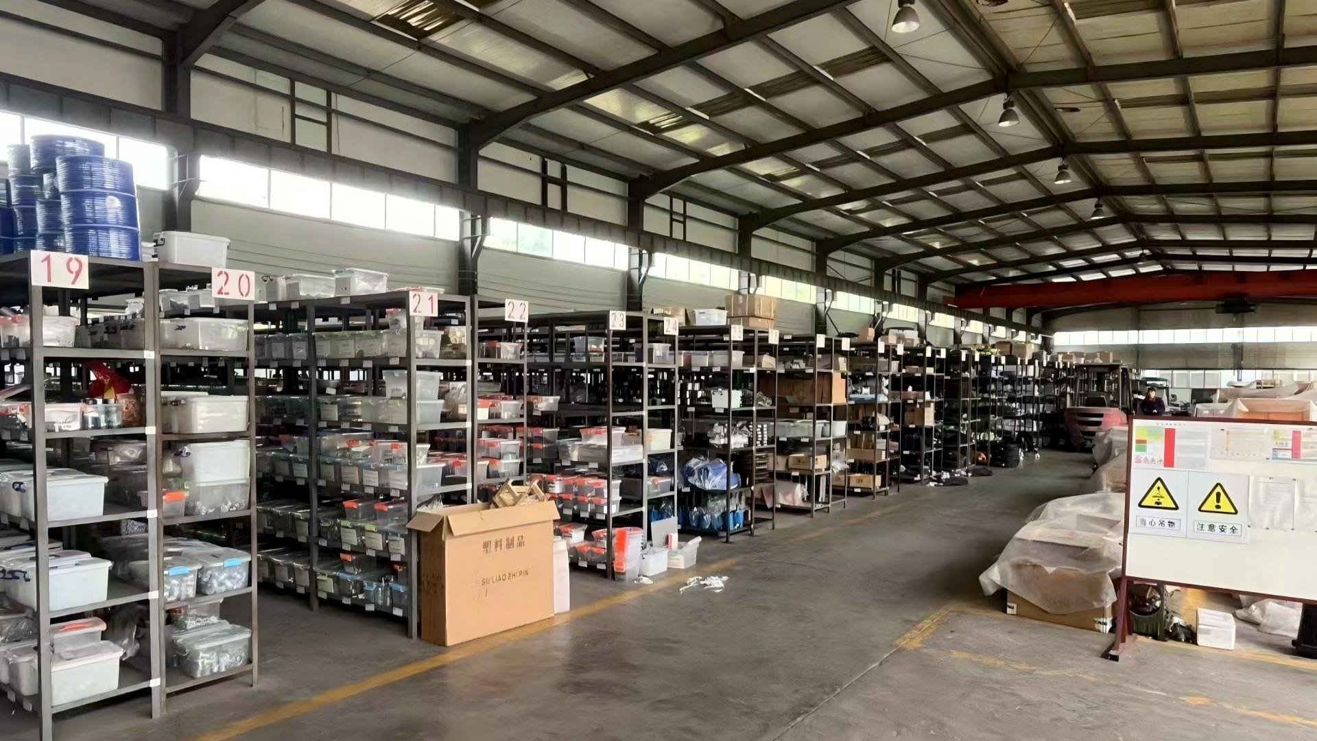 รถตักหินขนถ่ายด้านข้างเหมืองถ่านหิน